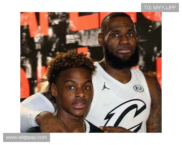 昔日布朗尼队友初代网红米奇逆袭成焦点再掀篮球与流量热潮